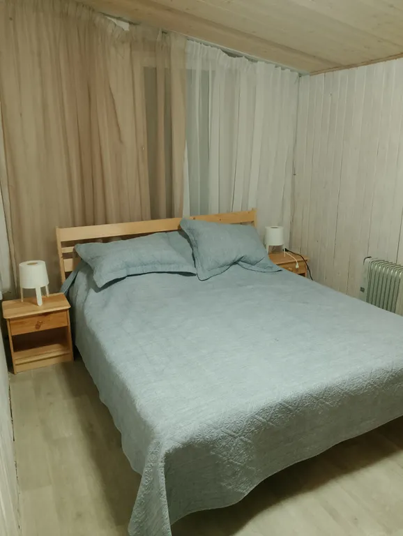 Дом на берегу реки