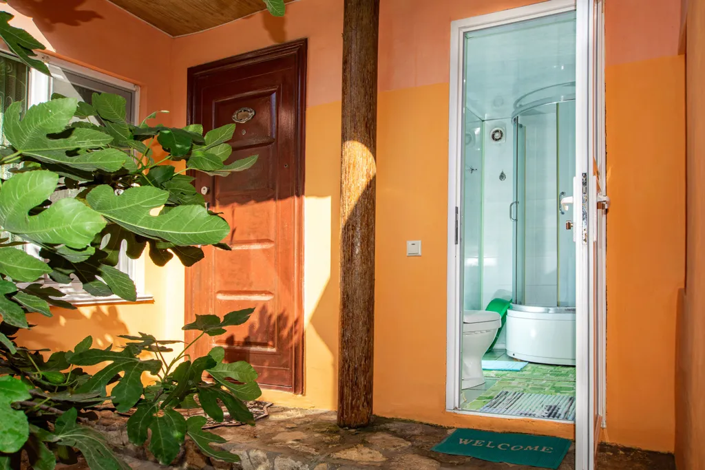 Семейные апартаменты с отдельным уютным двориком