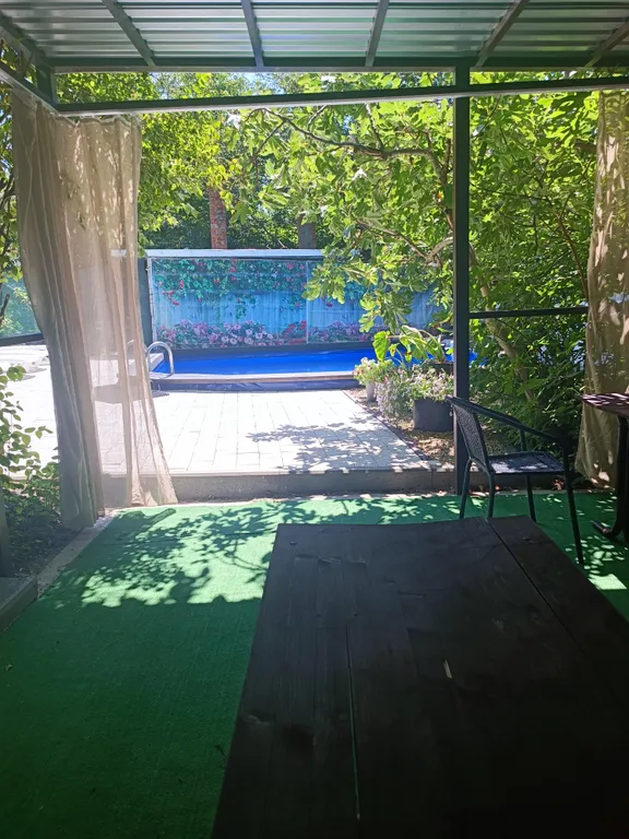 Часть дома с бассейном