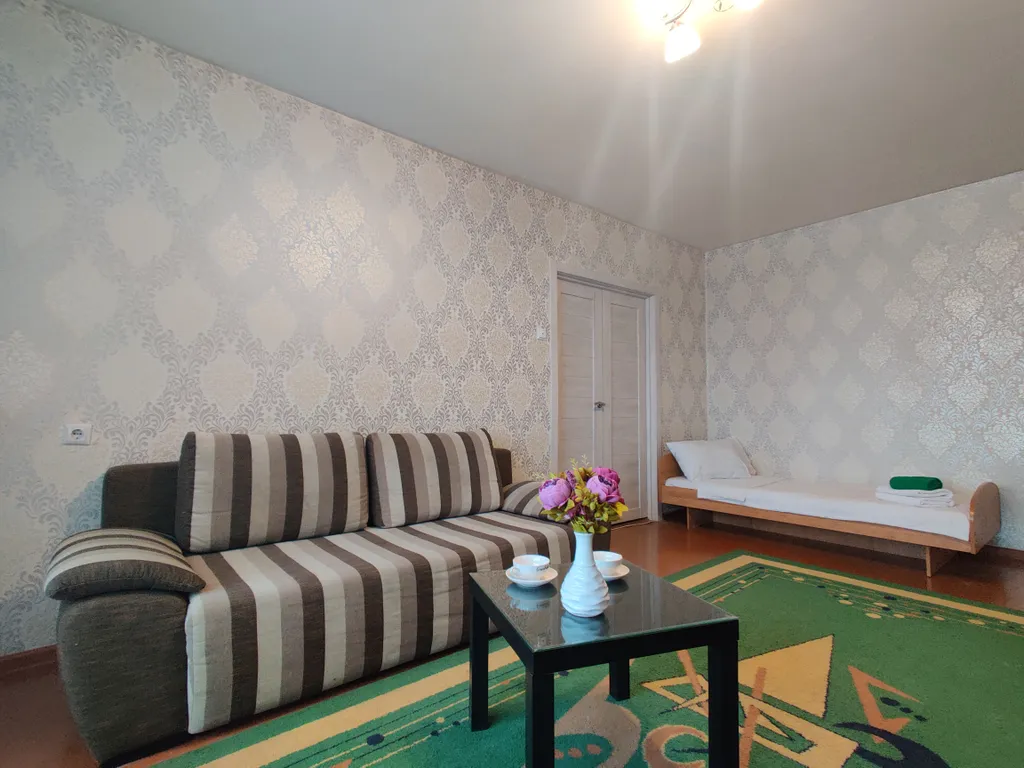 2-комнатная, 5 раздельных мест возле гипермаркета Евроопт