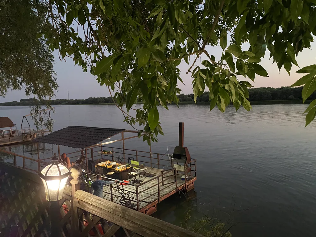 Дом на реке