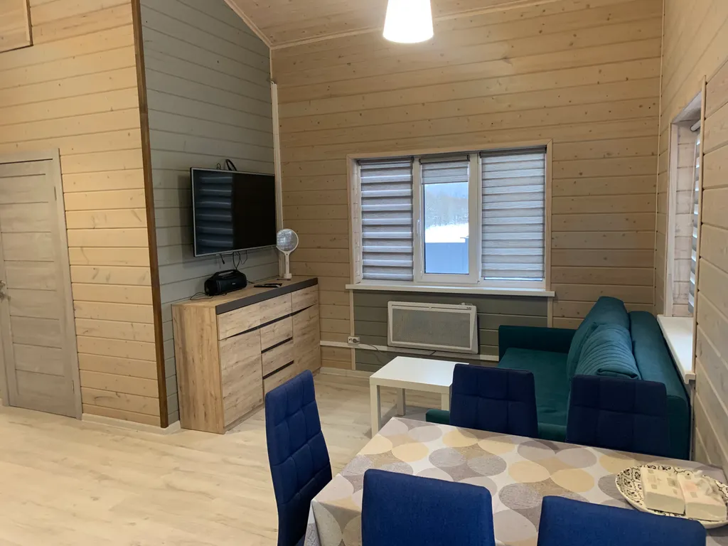 Два новых дома на большом участке с лесом