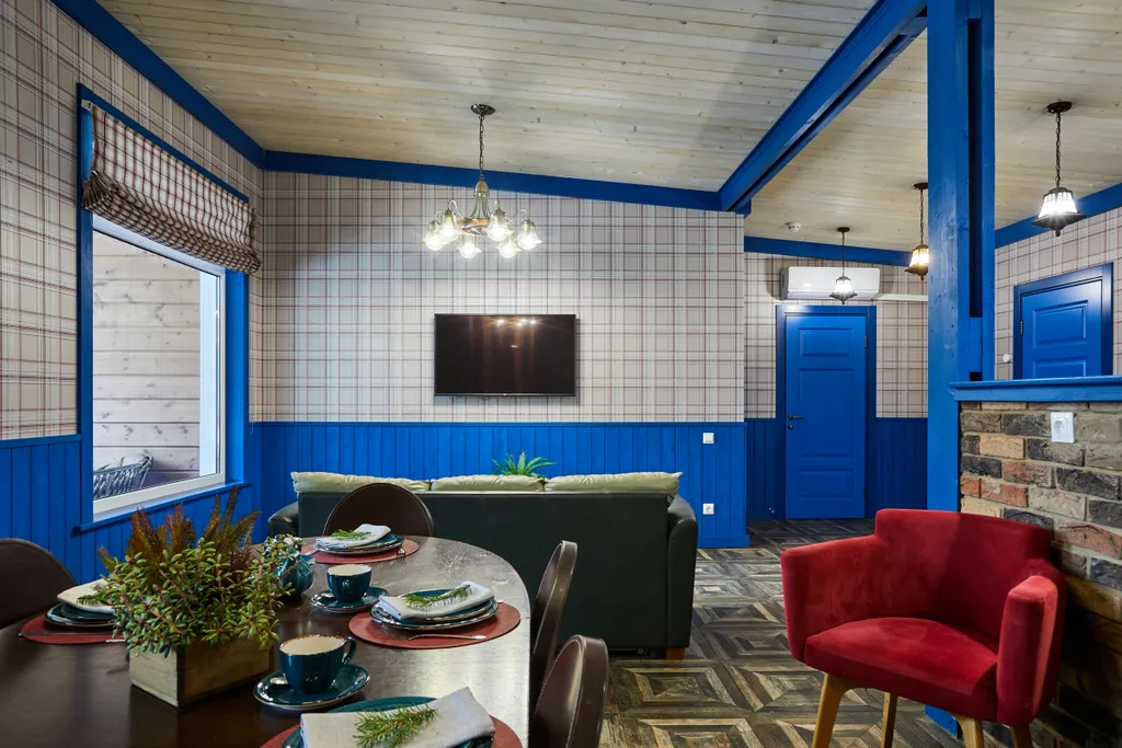 Большой коттедж с 5 спальнями, камином и террасой, Василек