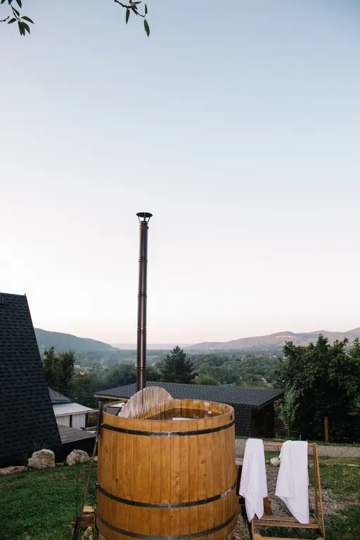 Уютная А-фрэйм хижина в горах Адыгеи