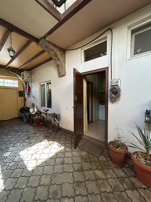 Часть дома в тихом уютном районе частного сектора