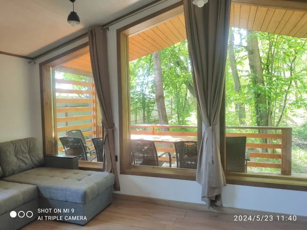 Новый стильный дом, большая лесная территория, недалеко от пруда с пляжем