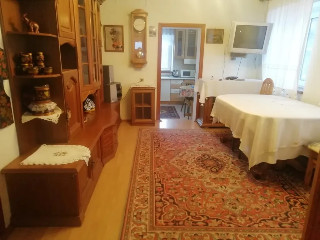 Большой дом на окраине деревни