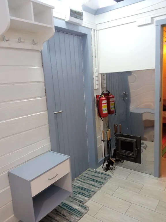 Домик у самого озера