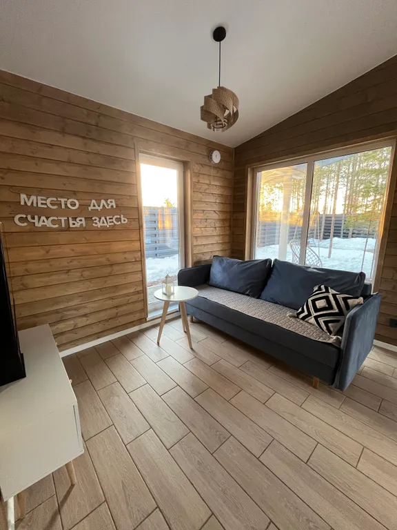 Дом в окружении сосен