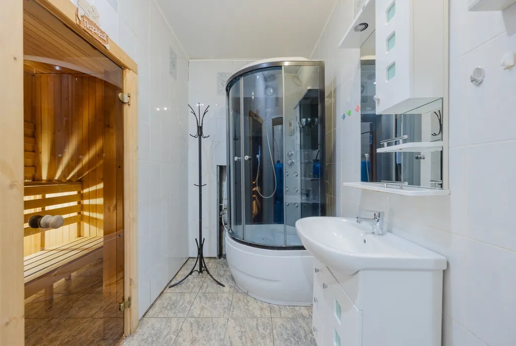 Дом с бассейном и сауной