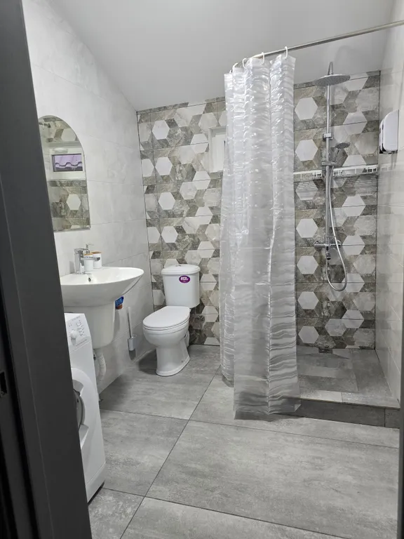 Дом коттедж в городе (в черте)