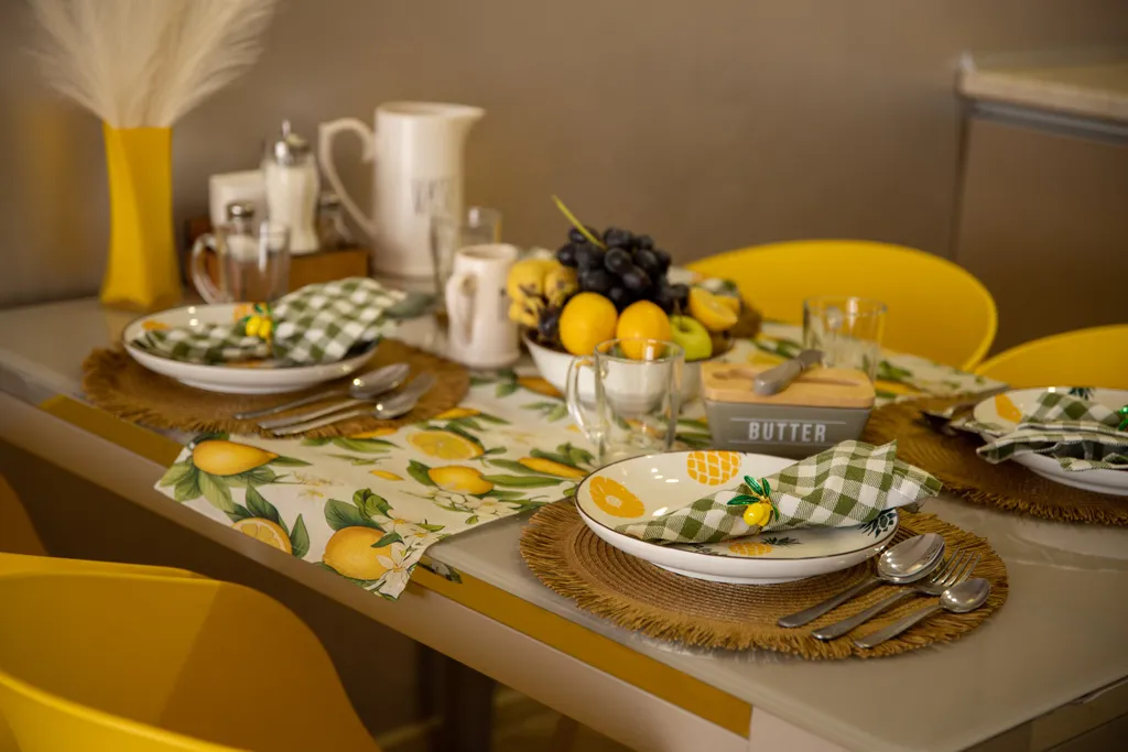 Желтые лимоны