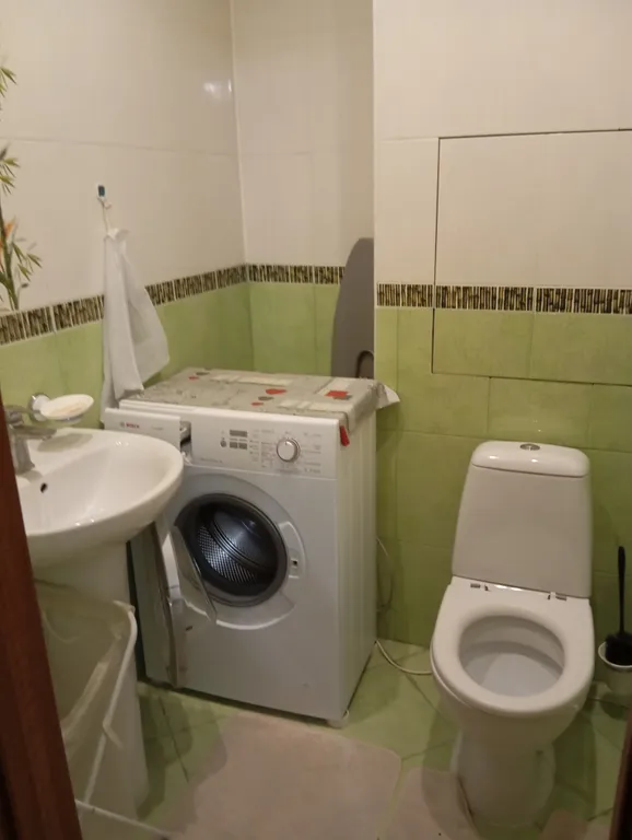 Комната с балконом рядом с метро