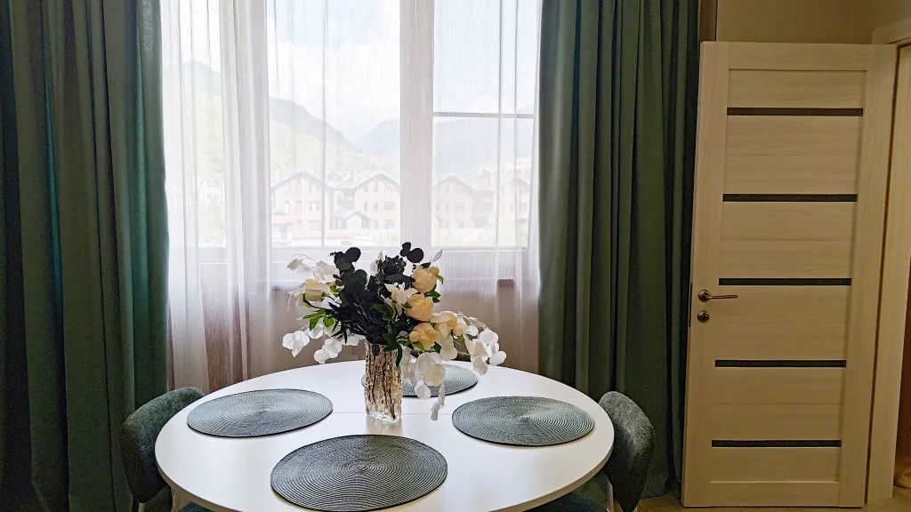 Новый апартамент с балконом и волшебной панорамой гор. Живите в сказке