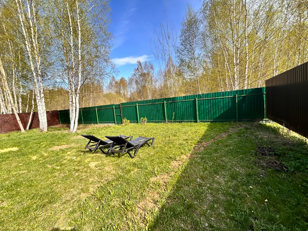 Загородный дом с беседкой