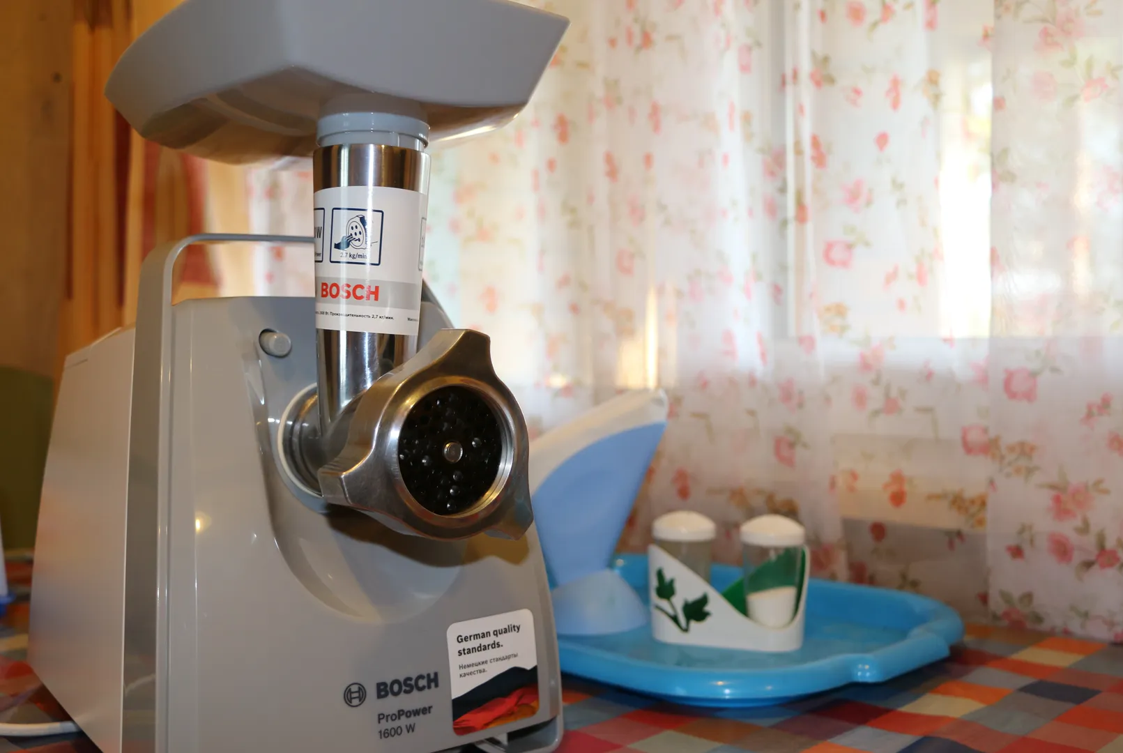 В доме хорошая бытовая техника (фрагмент)