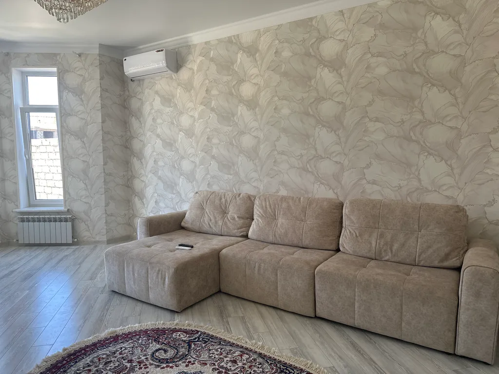 Большой красивый дом у моря