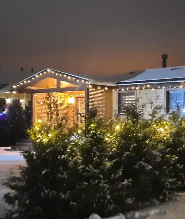 Уютный дом с дровяной баней и камином у Петергофа.