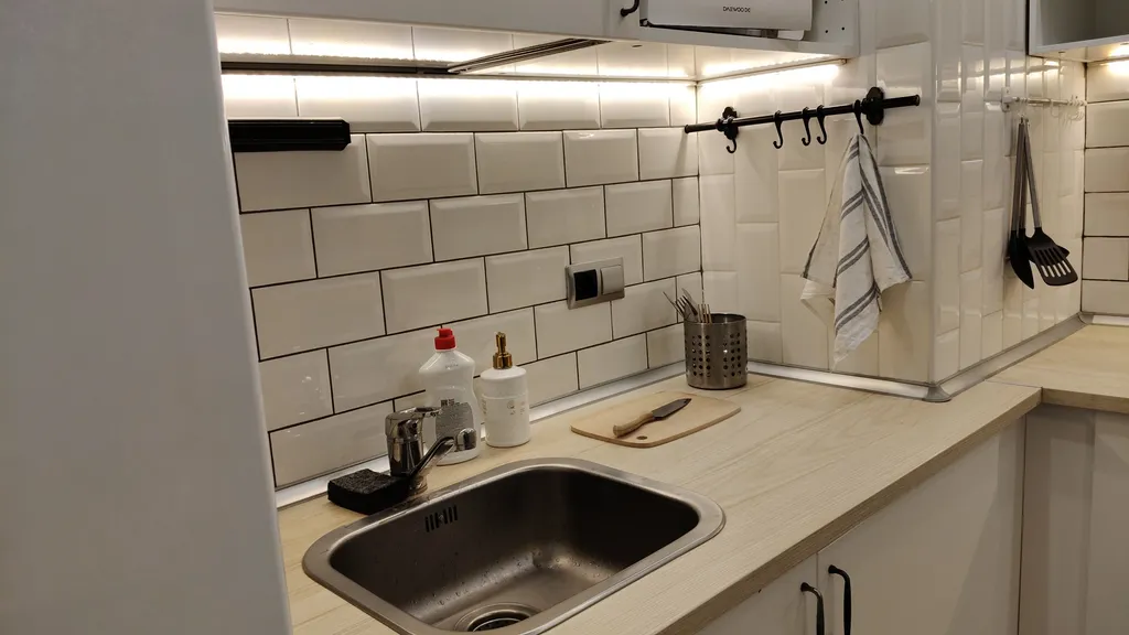 Уютная вместительная квартира с кондиционером краски акварели