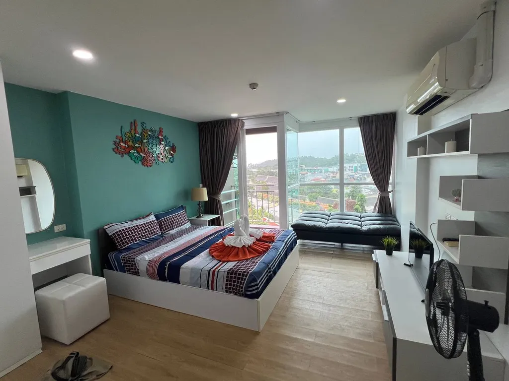 Студия после ремонта с потрясающим видом в центре Каты