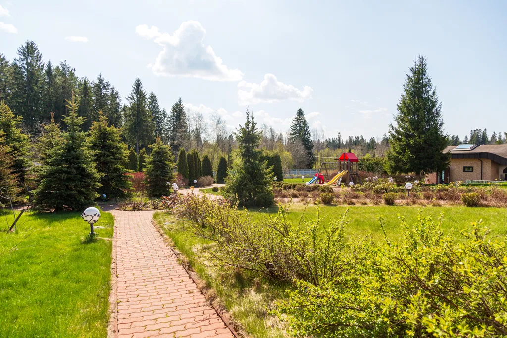 Усадьба у озера