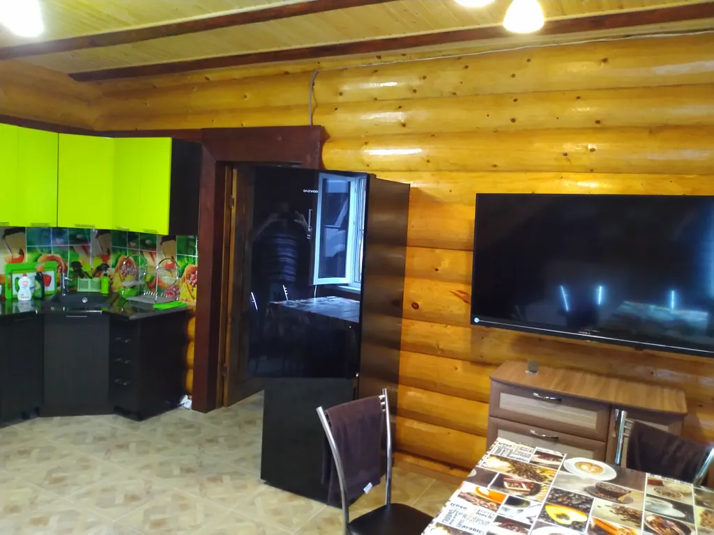 Бревенчатый дом 2 в лесу с бассейном