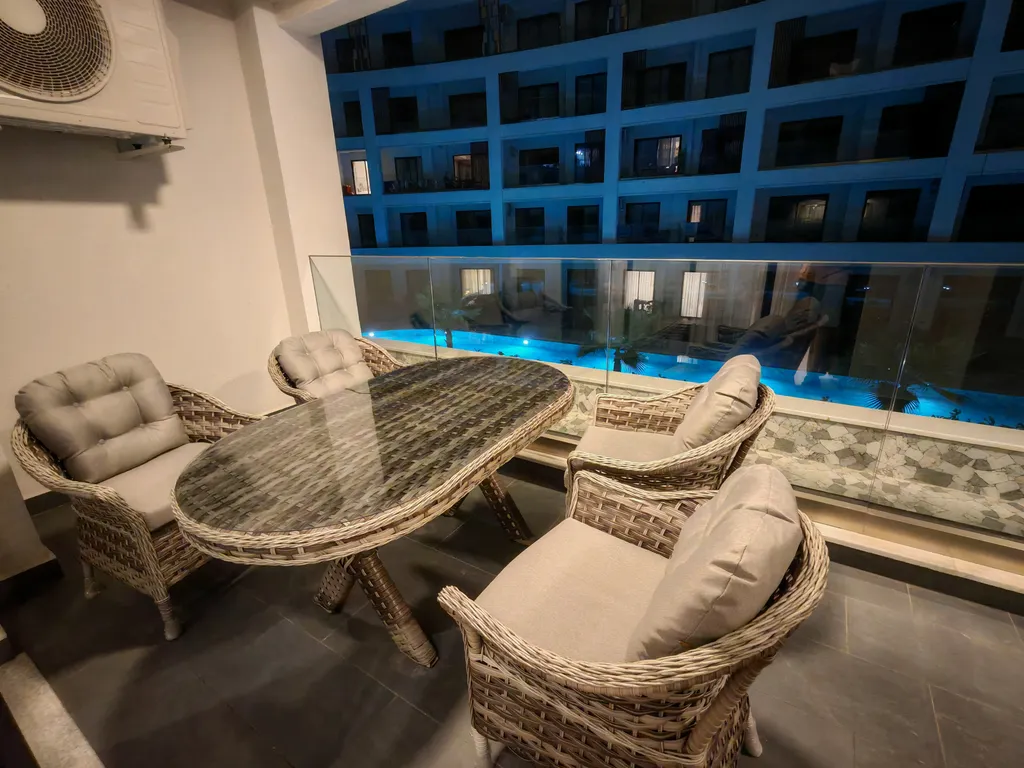 Квартира в Azura World c видом на бассейн и аквапарком