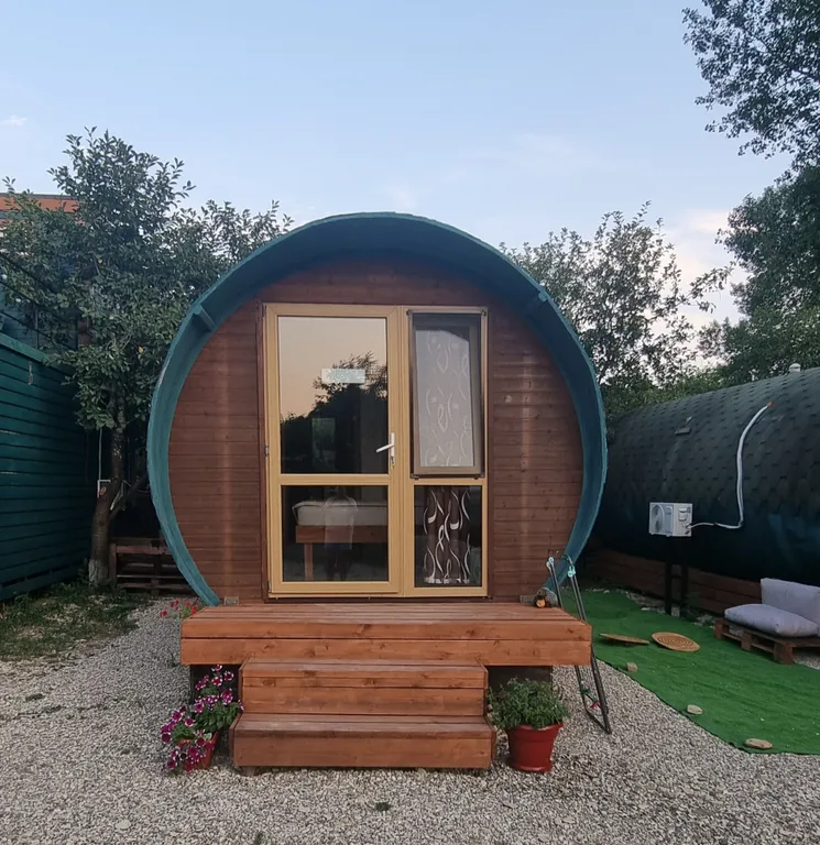 Коттедж Оригинальный двухкомнатный Ролл-дом — аренда посуточно в Береговое