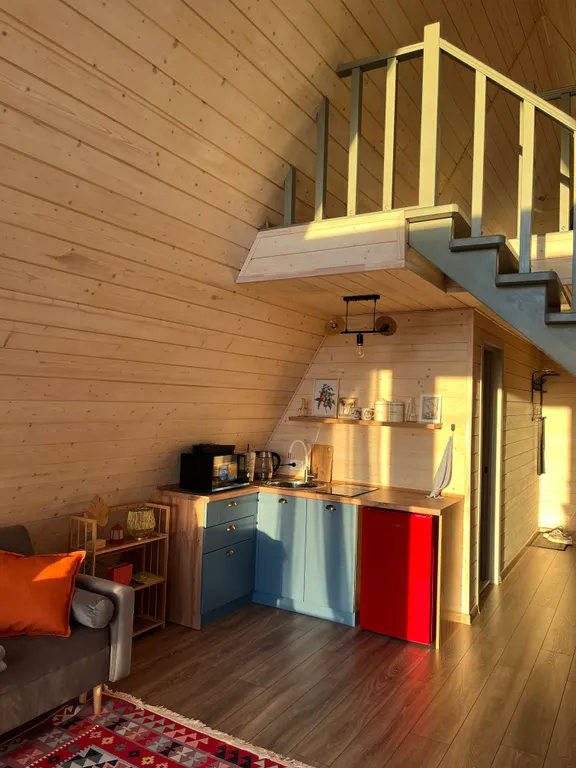 Уютный афрейм с горячей купелью на берегу реки Дон