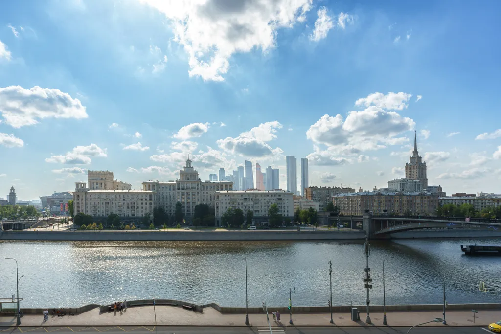Квартира 4-комнатная квартира с видом на набережную — Москва