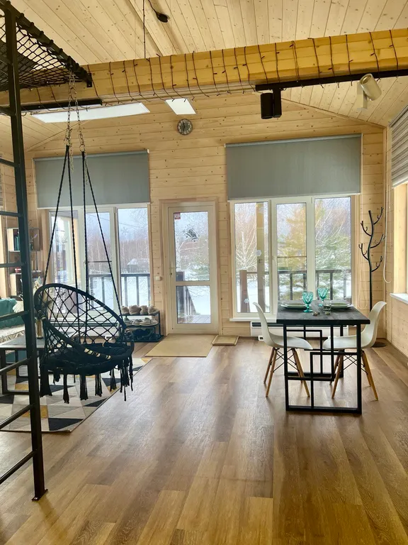 Стильный барн в соснах