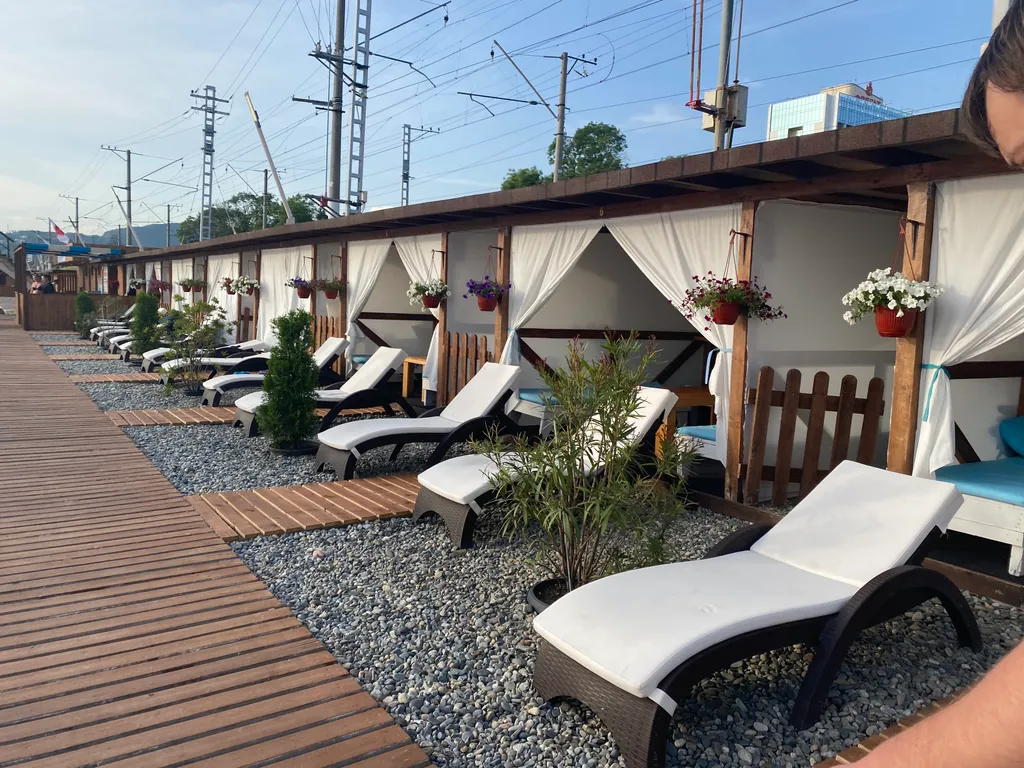 Квартира Квартира Зонированная студия с ванной, видом на море, бассейном на территории — Адлер