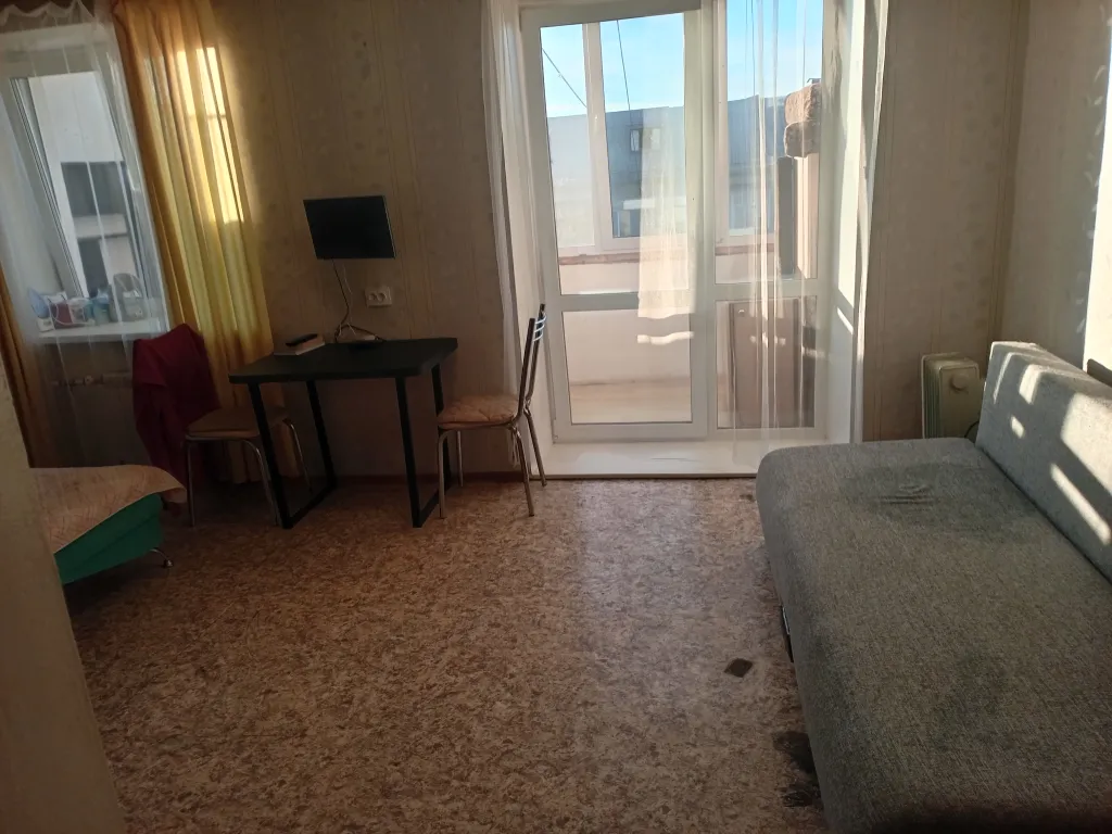 Уютная гостиная с лоджией