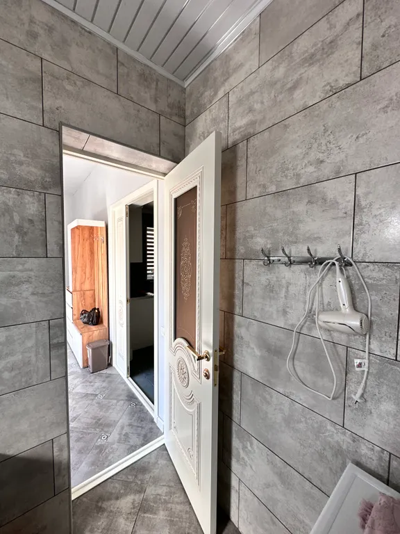 Сдается новый дом у берега моря.