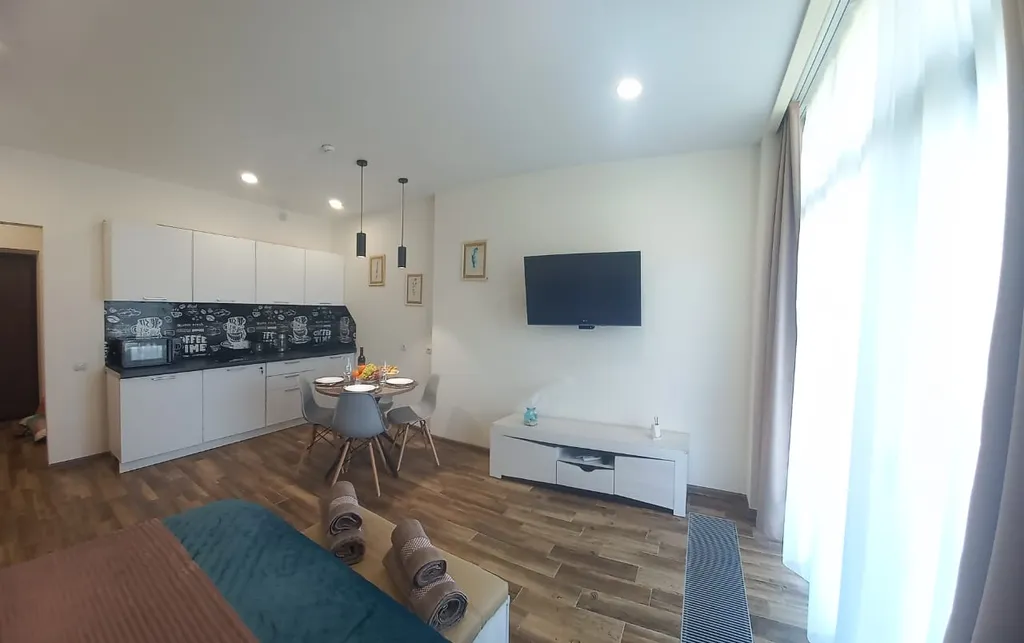 Апартамент с видом на море и горы