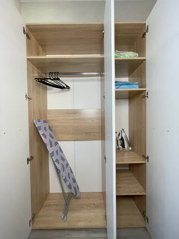 Просторная квартира с Большими Окнами