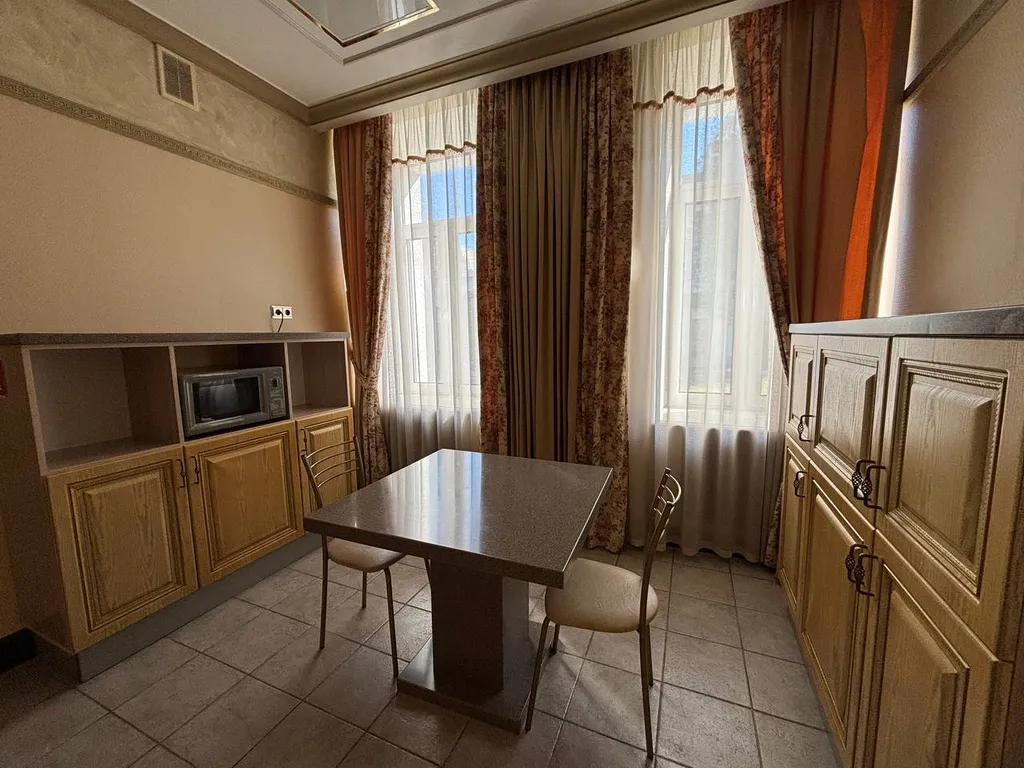 Двухэтажный коттедж с видом на парк в центре Минска