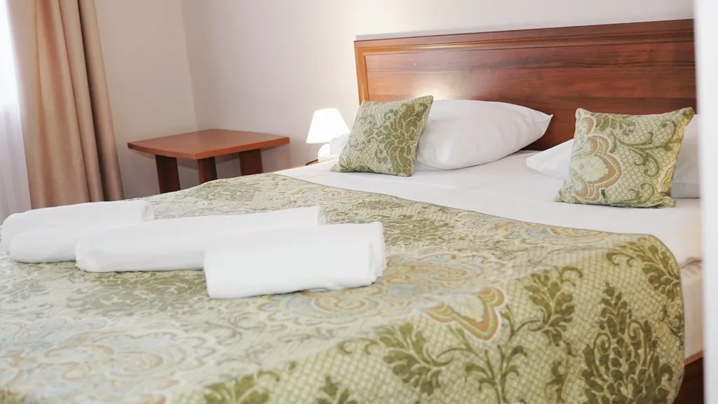 Квартира 2-местный номер в отеле с бассейном, сауной и питанием — аренда посуточно в Чембурка