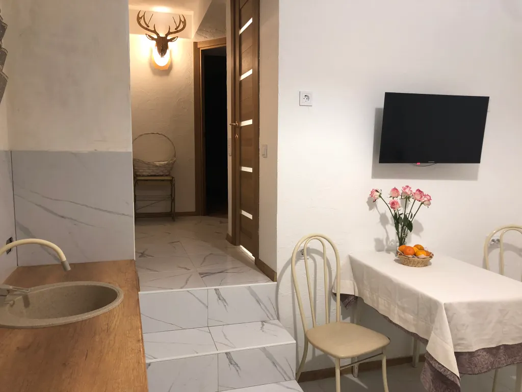 Уютная квартира с кухней, парковкой и морем за окном