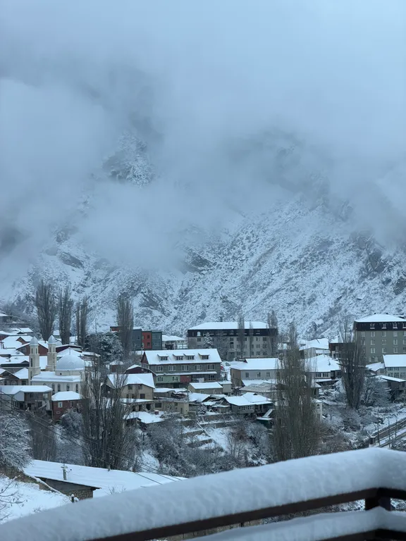 Роскошный эко дом Аквамарин с террасой у водопада и леса