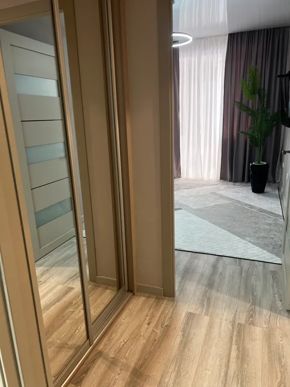 Стильная двухкомнатная квартира в центре города на 2 этаже