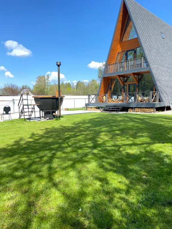 Большой дом a-frame в-небо с бассейном