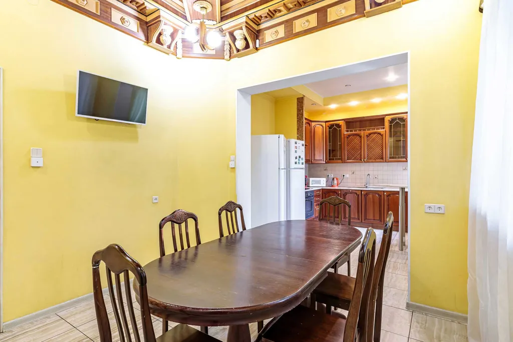 Замок на берегу каскада озер в Новой Москве