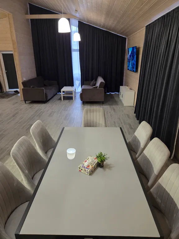 Коттедж Красивый дом у речки — Купанское