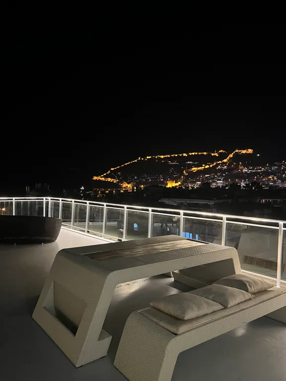 Уютная квартира с шикарным видом на море и крепость в центре