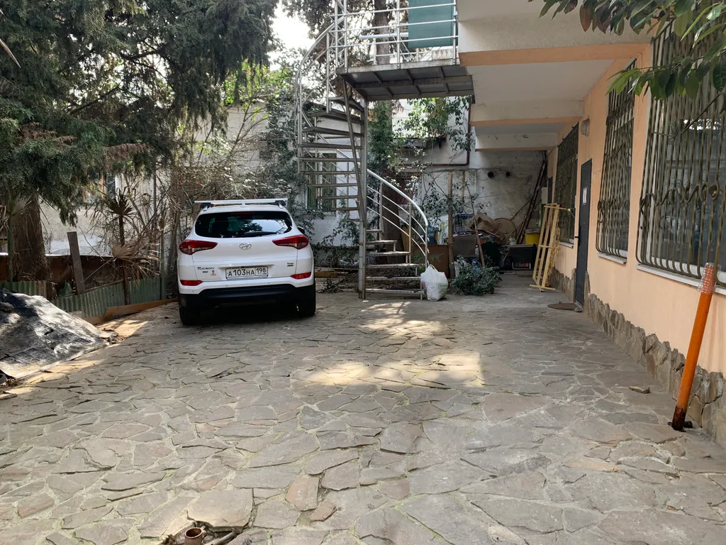 Апартаменты в самом центре Ялты у моря с парковкой бонус