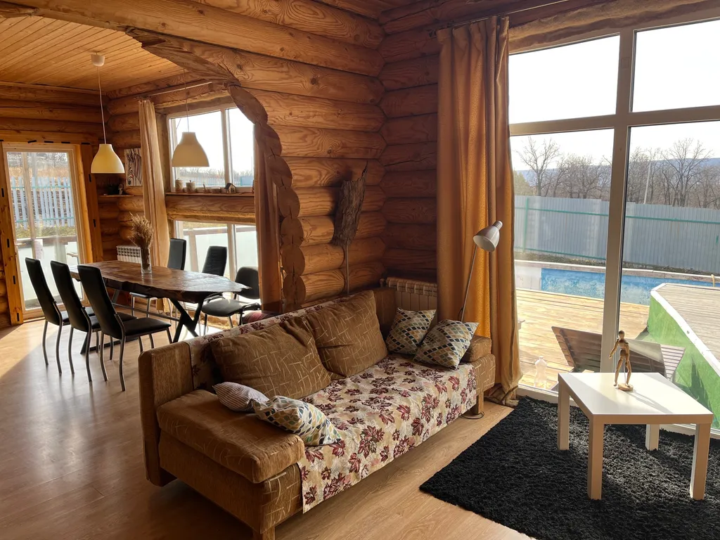 Срубовой дом с большим бассейном и шикарным видом на Жигулевские горы