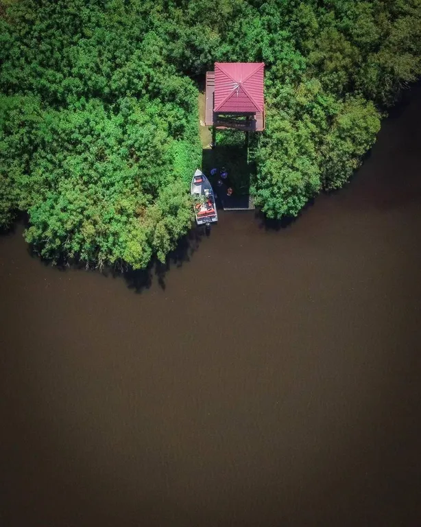 Riverside Cottage R104