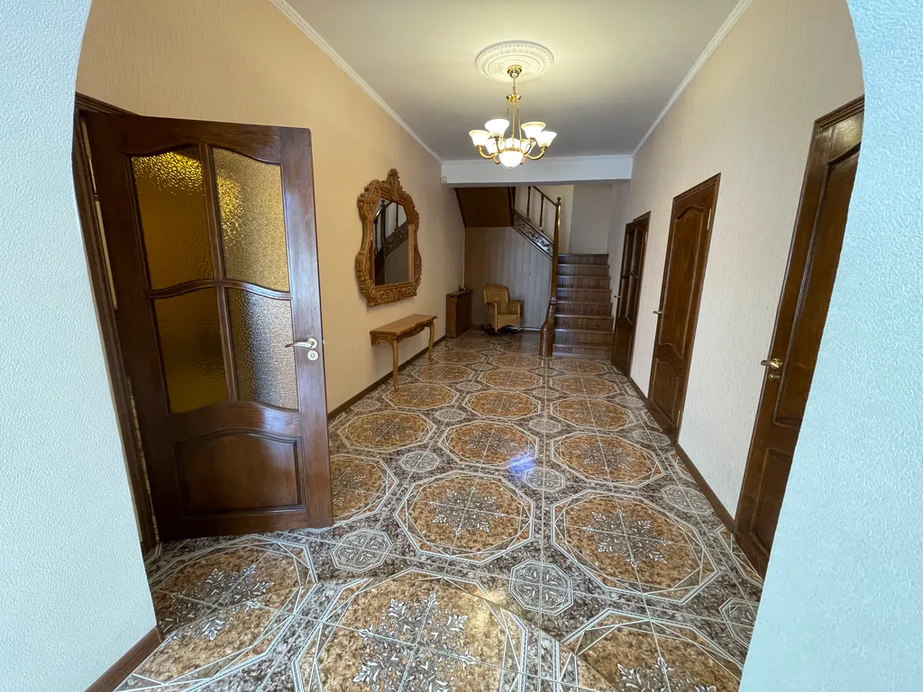 Шикарный коттедж с бассейном