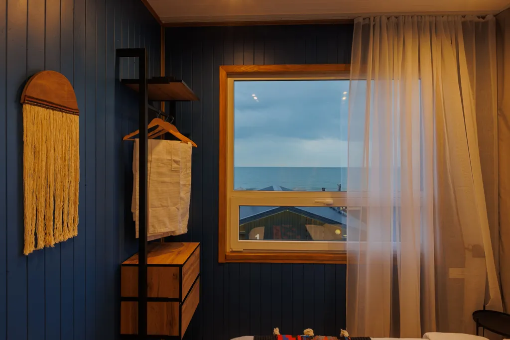 Двухэтажный гостевой дом на берегу моря